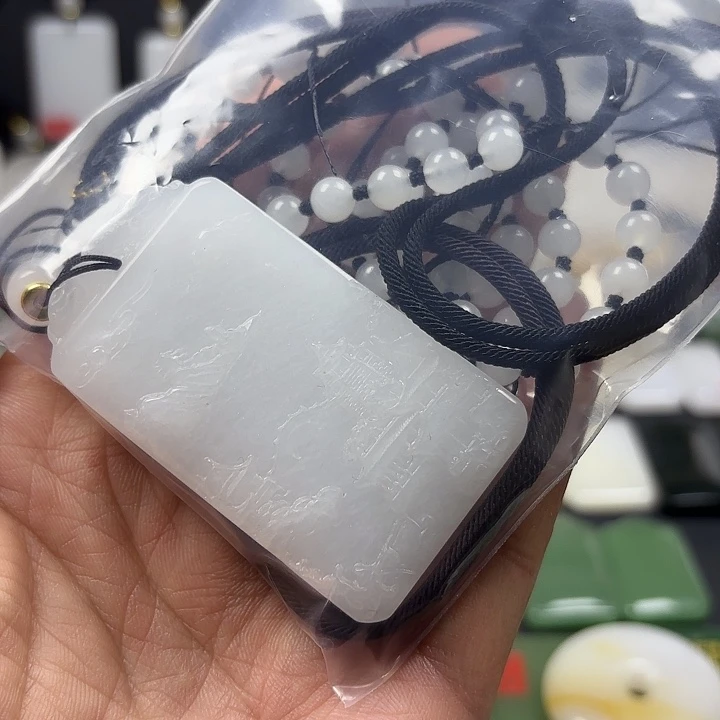 悟***我石英质玉（金丝玉）未镶嵌颈饰