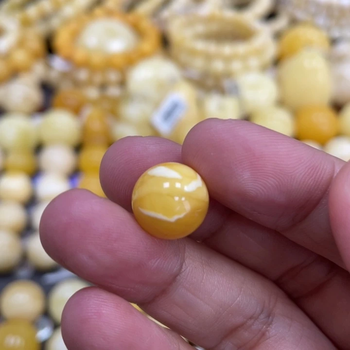 一****蜜蜡未镶嵌裸石12.3mm瑕疵
