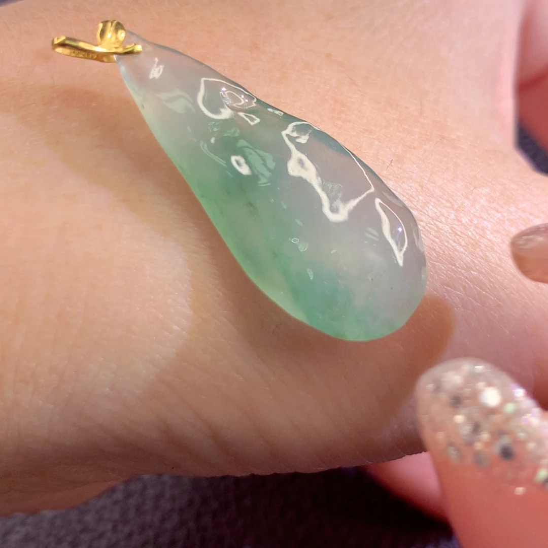 翡翠18K金镶嵌颈饰翡翠