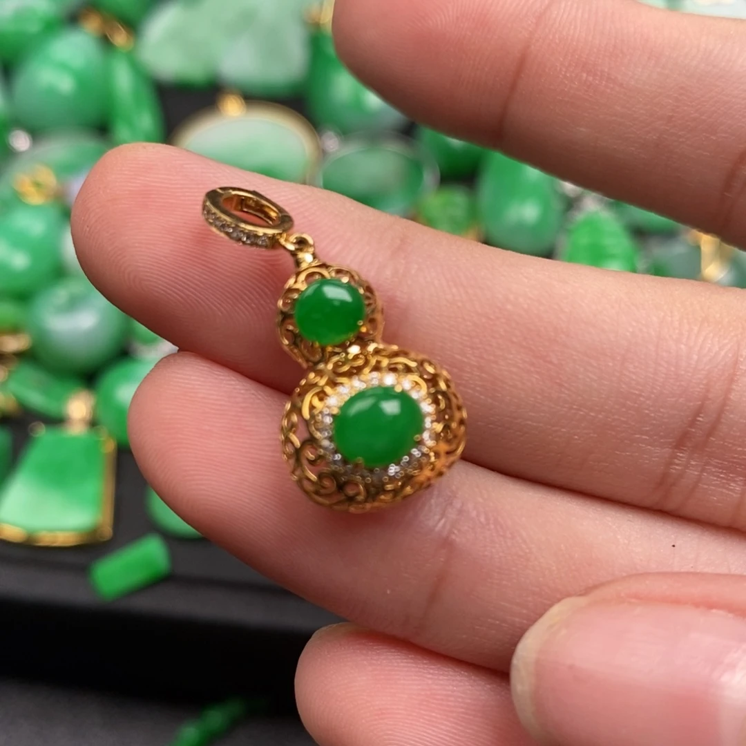 翡翠18K金镶嵌颈饰翡翠