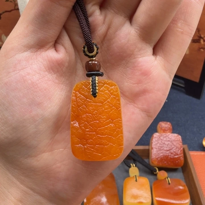 蜜蜡未镶嵌吊坠(赠链)
