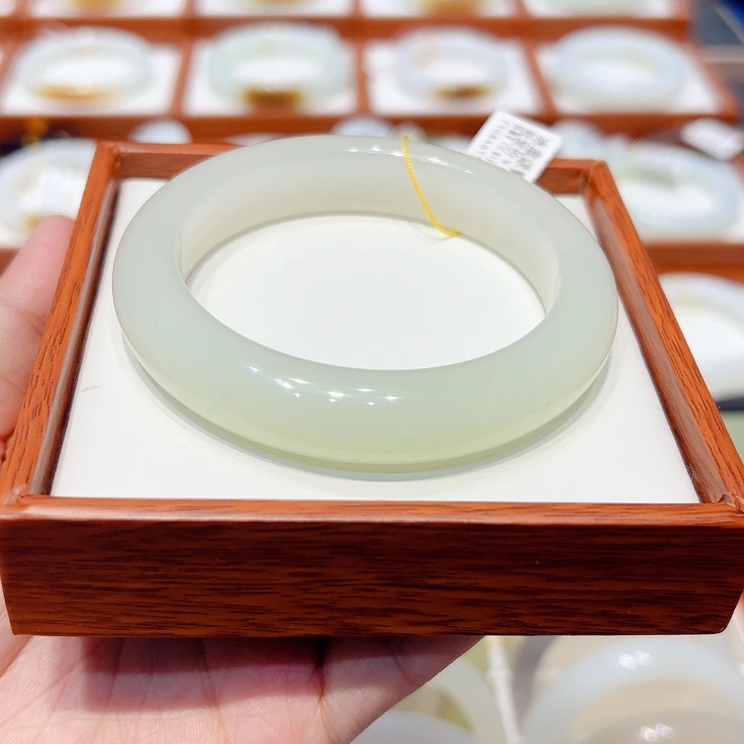 和田玉手镯未镶嵌6061