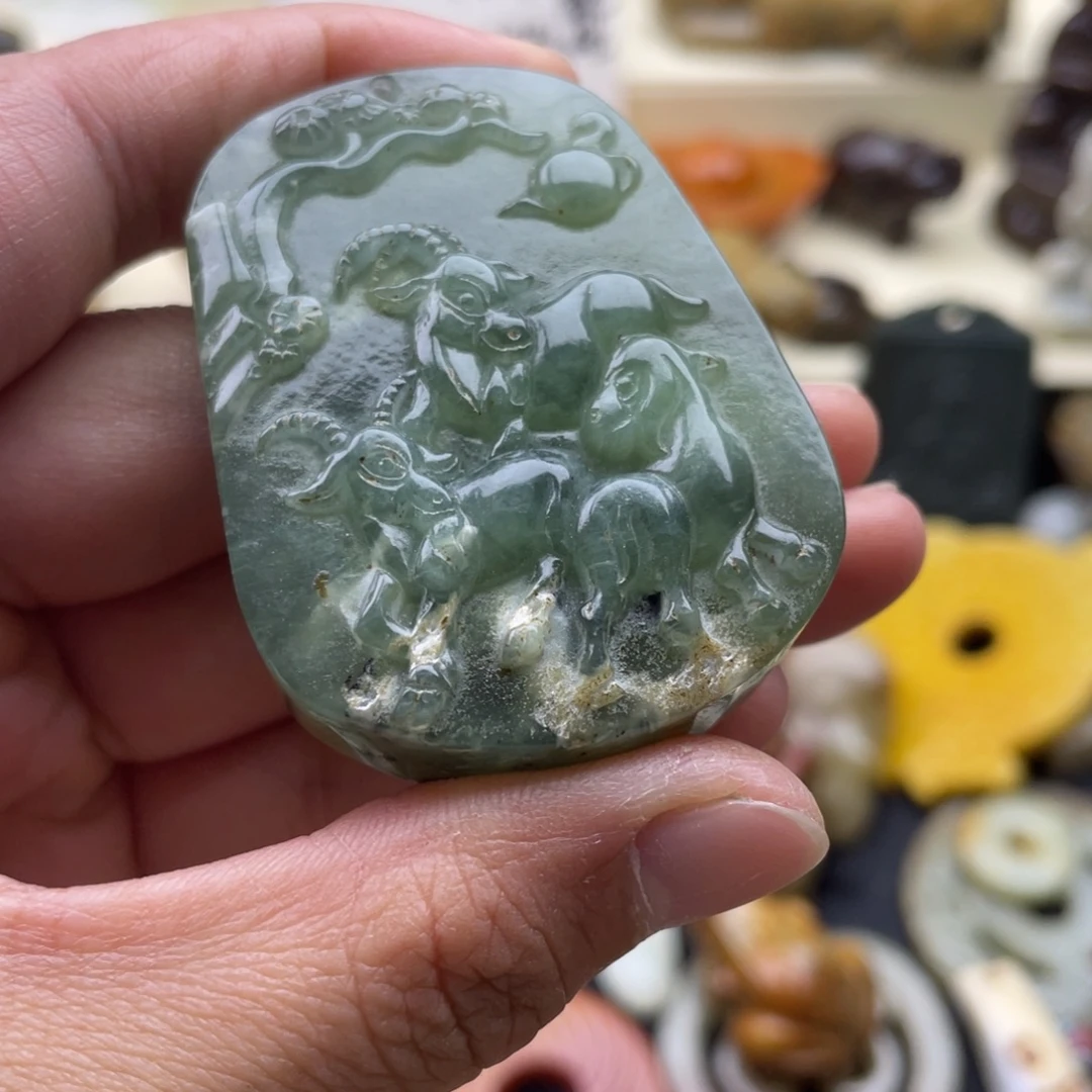 未镶嵌蛇纹石玉颈饰