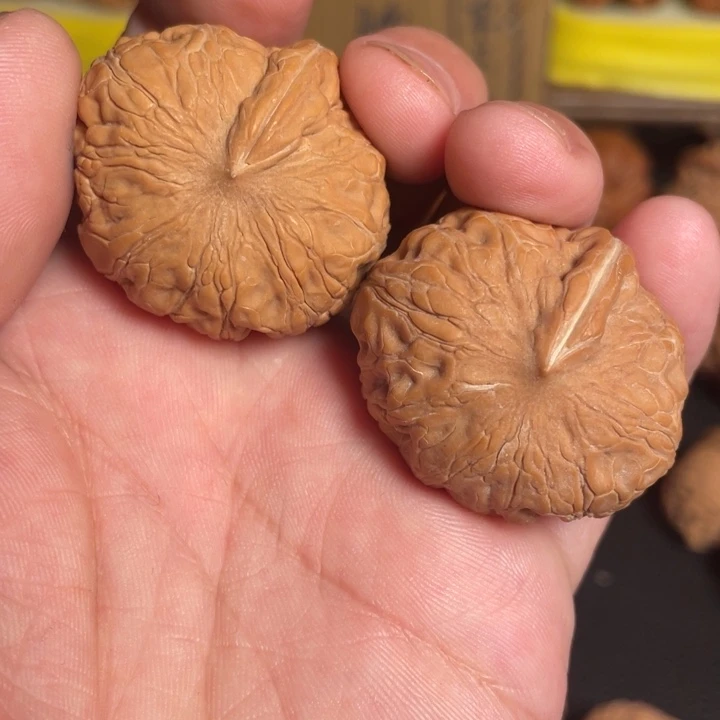 文玩核桃把件金***?核桃