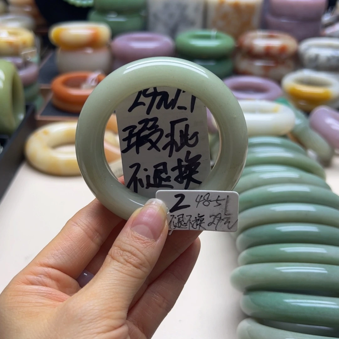 未镶嵌手镯石英岩玉