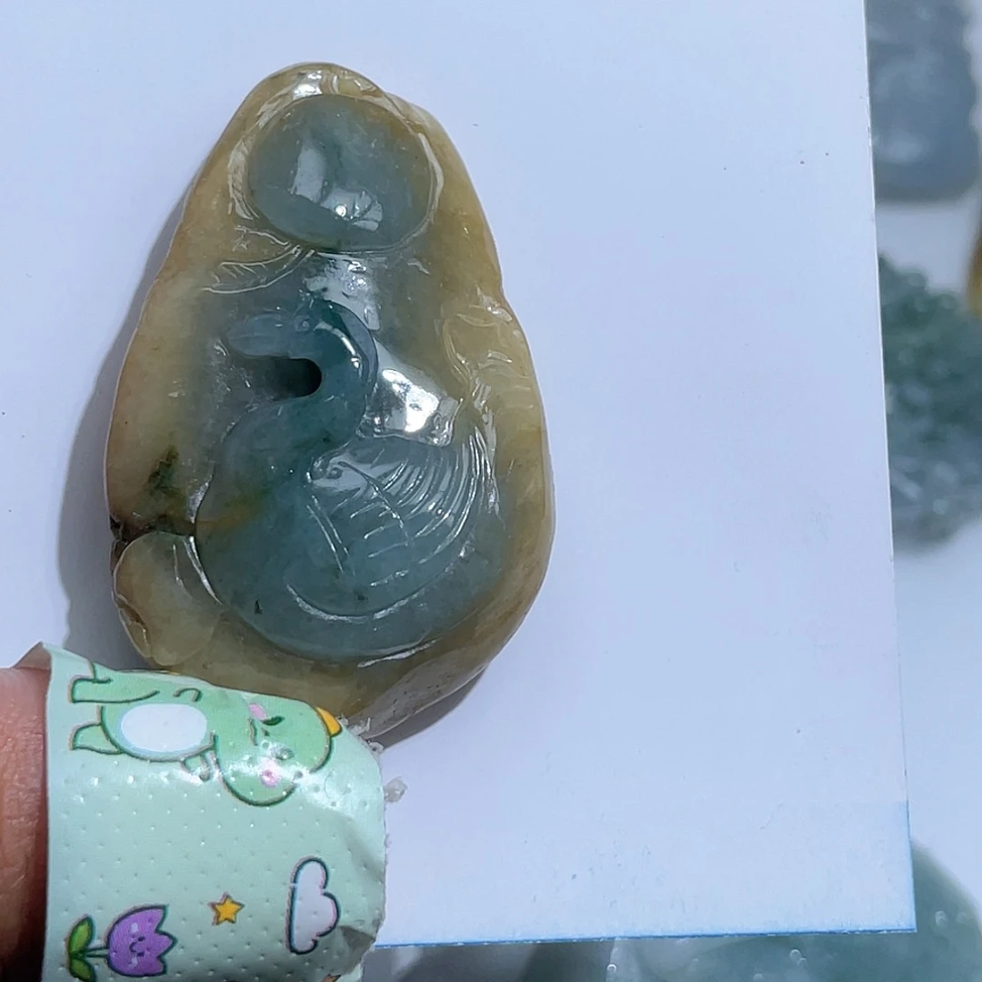 翡翠未镶嵌颈饰我