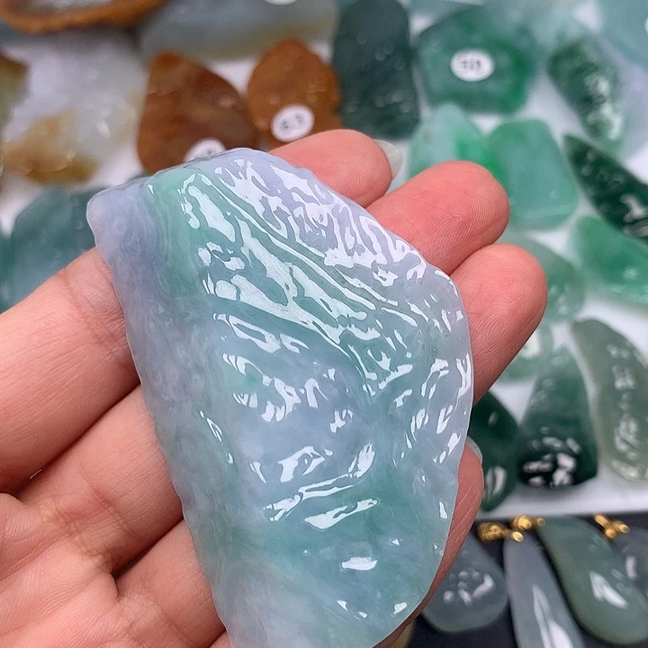 些***了翡翠未镶嵌颈饰随型