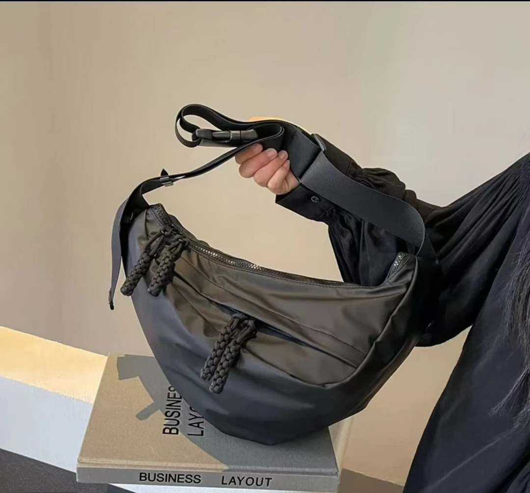 时尚百搭休闲小众潮流潮流单肩ins质感斜跨韩版肩包