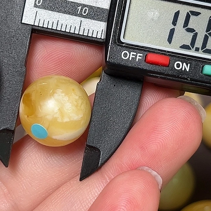 蜜蜡未镶嵌裸石微瑕204