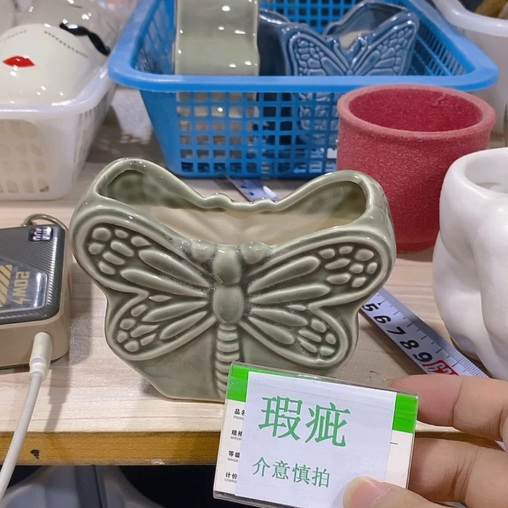 摆件多肉瑕疵盆有孔。