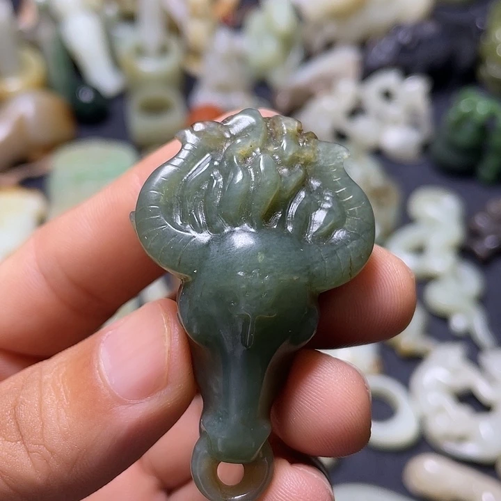 杉***装和田玉（糖玉）未镶嵌颈饰