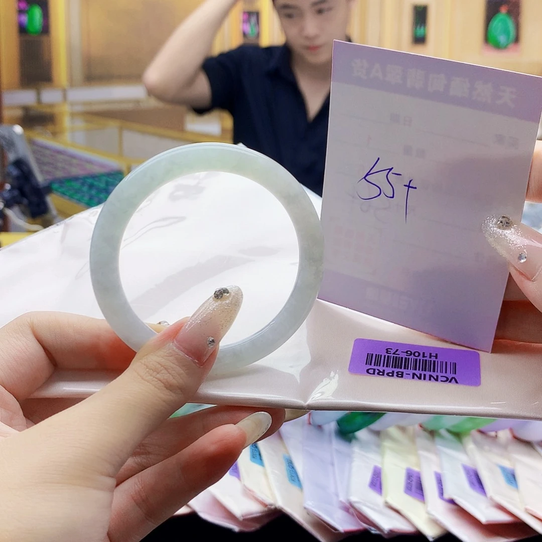 翡翠手镯未镶嵌000……