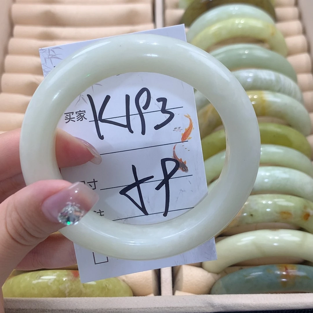 【闪购商品】未镶嵌蛇纹石玉手镯