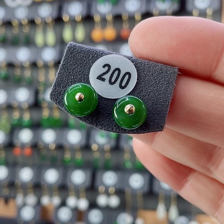 18K金镶嵌和田玉耳饰