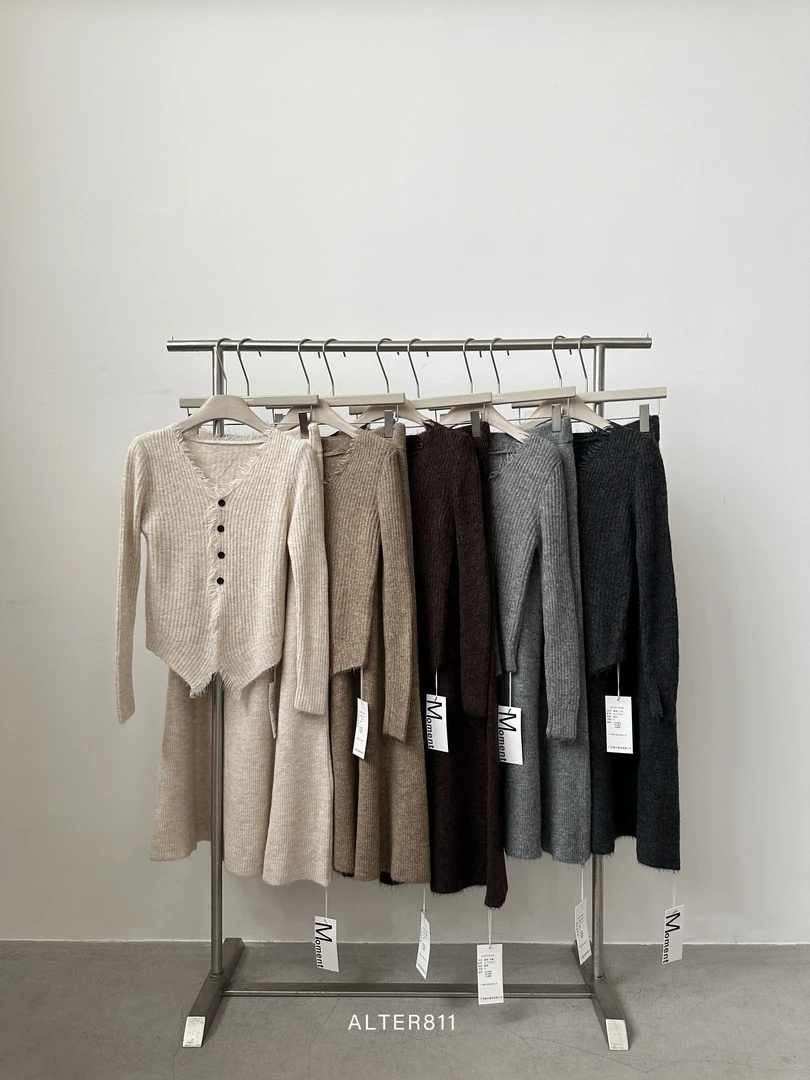 【早冬一波】慵懒感软糯流苏V领毛边针织上衣+半身裙套装ALTER811