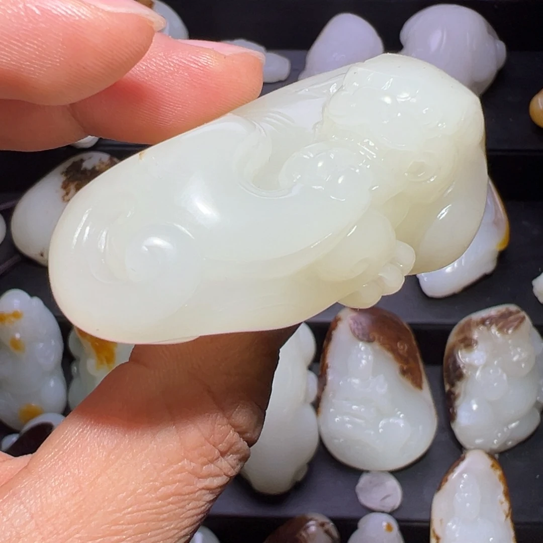 一***⁵和田玉未镶嵌挂件