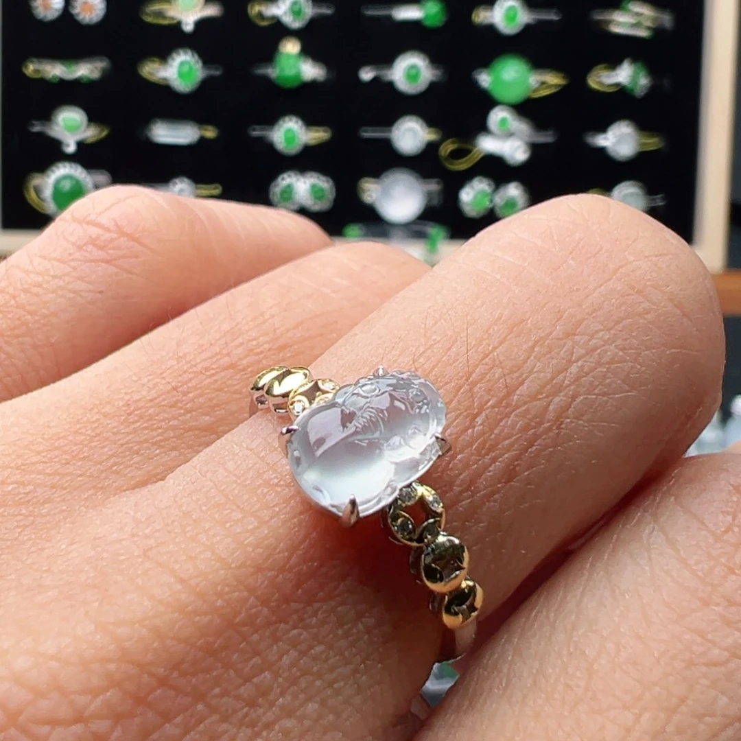 翡翠18K金镶嵌颈饰貔貅