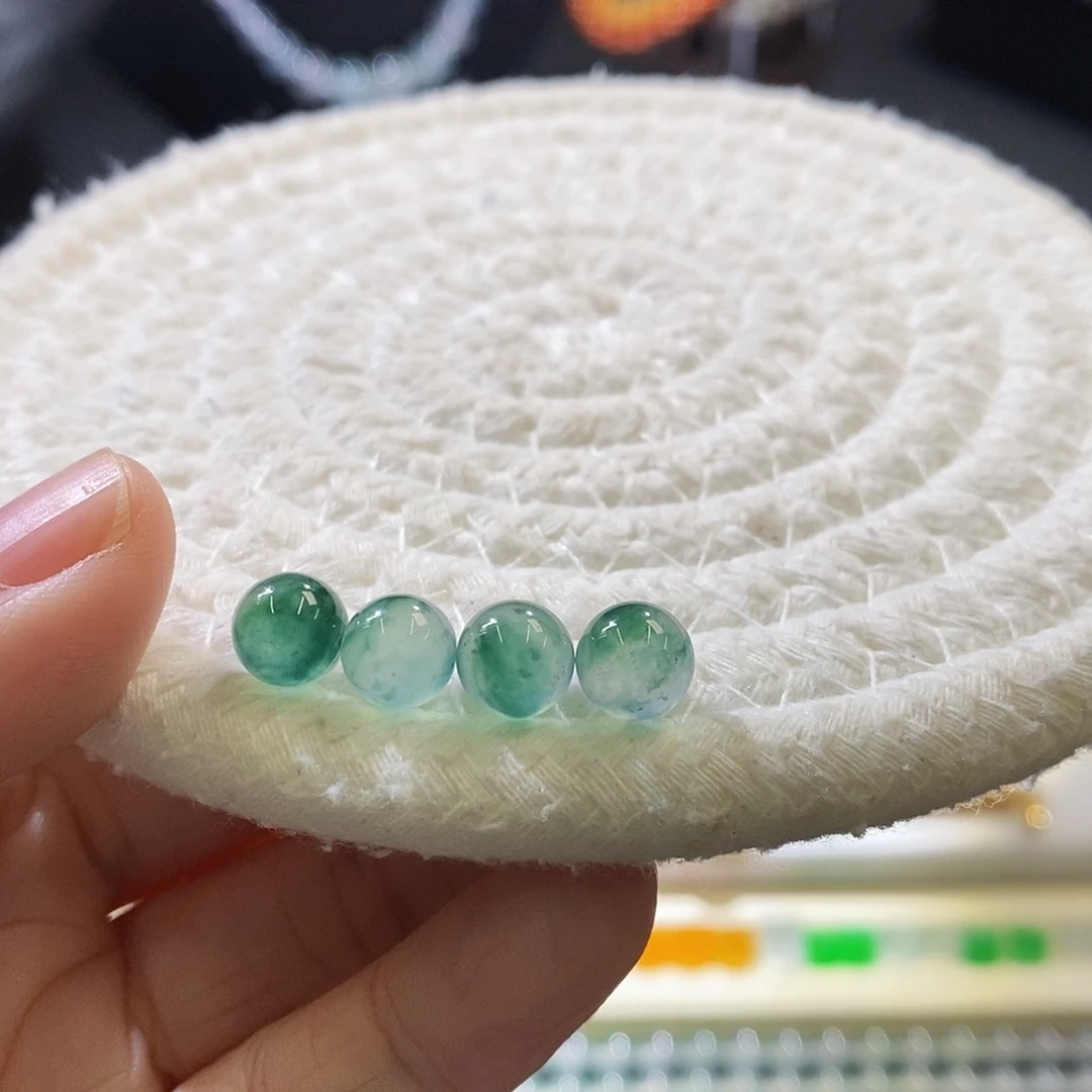未镶嵌挂件翡翠单颗价格 多样性发其一