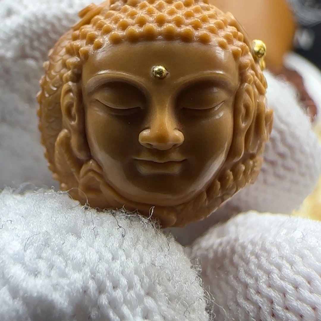 猴头核桃吊坠大日如来镶嵌24k