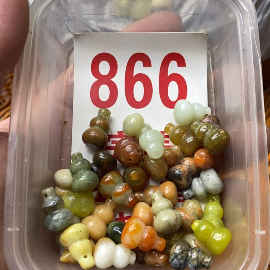 蛇纹石玉挂坠未镶嵌