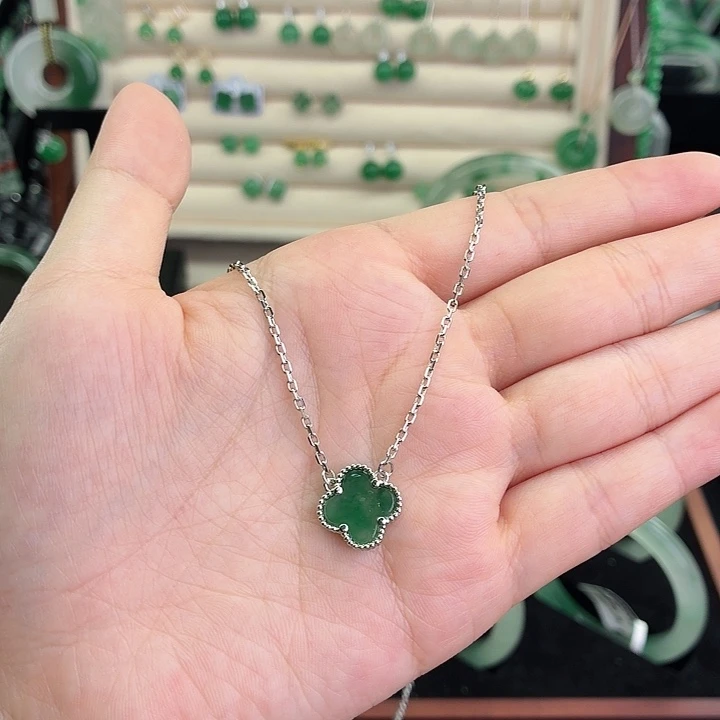 石英质玉合金颈饰