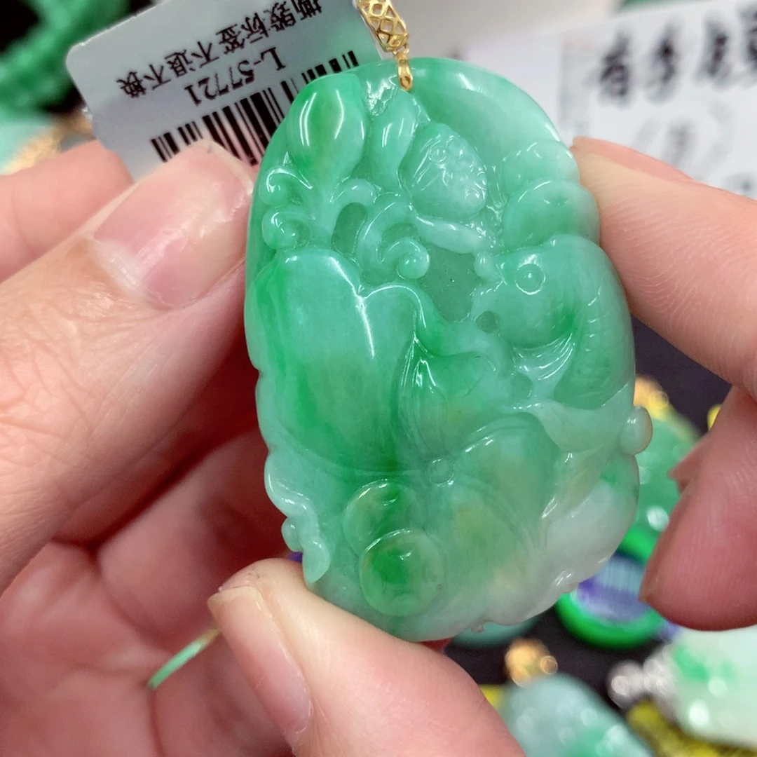 颈饰18K金镶嵌翡翠