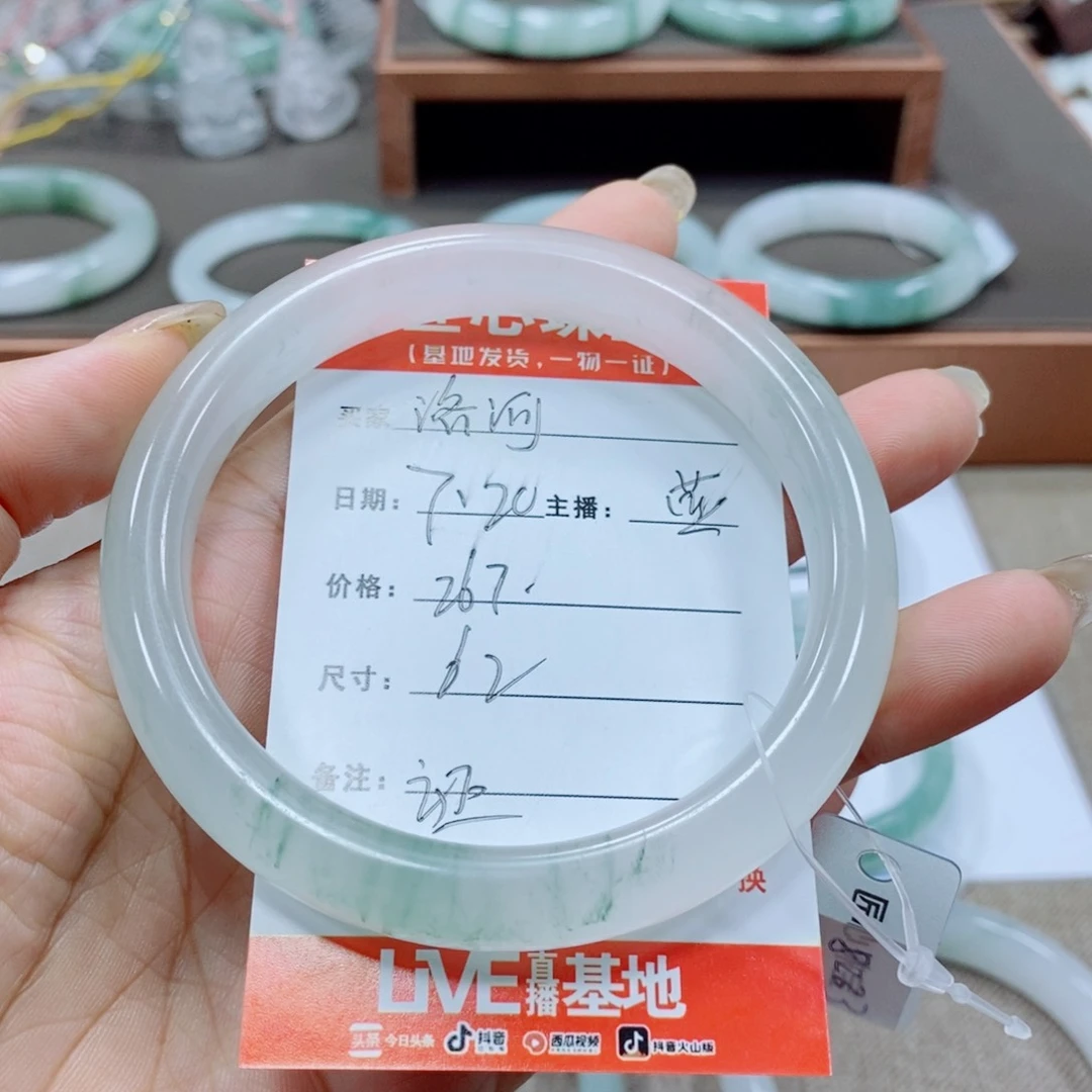 洛***.石英岩玉手镯未镶嵌
