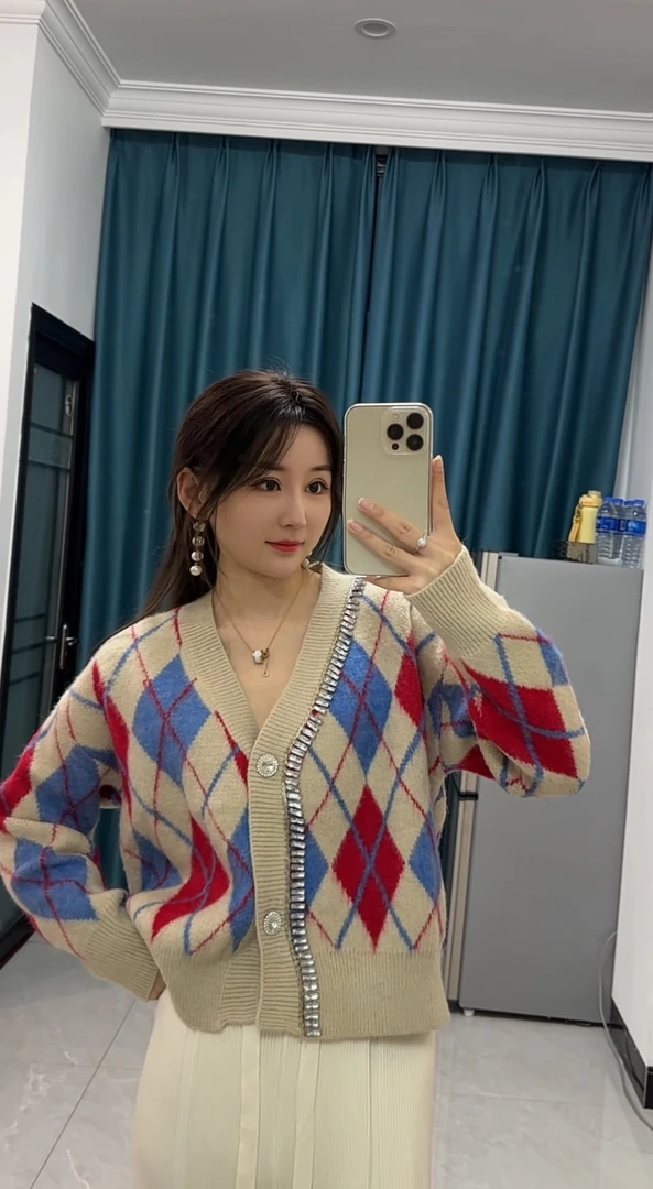 女新款V领镶钻菱格撞色百搭上衣外套针织开衫女装毛衣