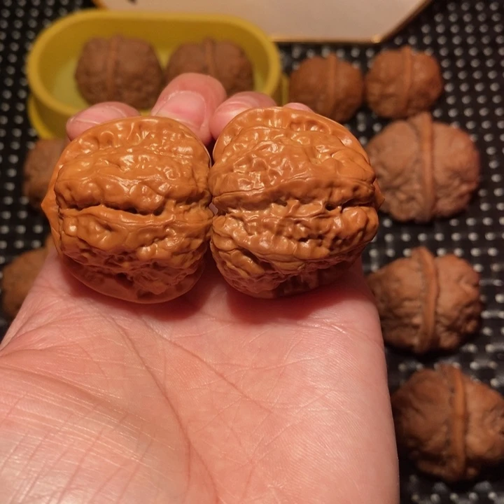 文玩核桃把件一线天开背八腿大