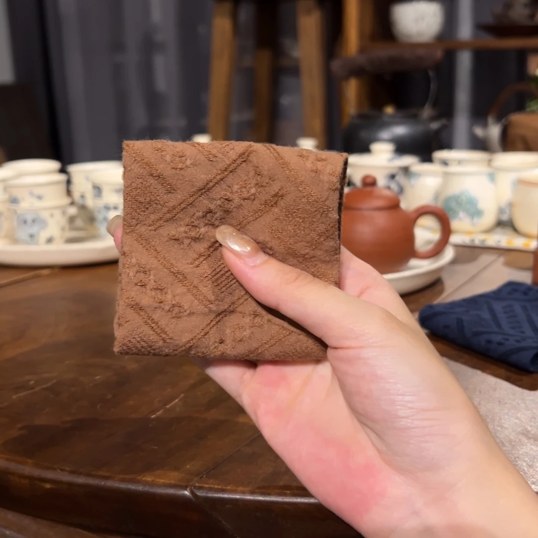 瓷片陶瓷。      陶瓷。