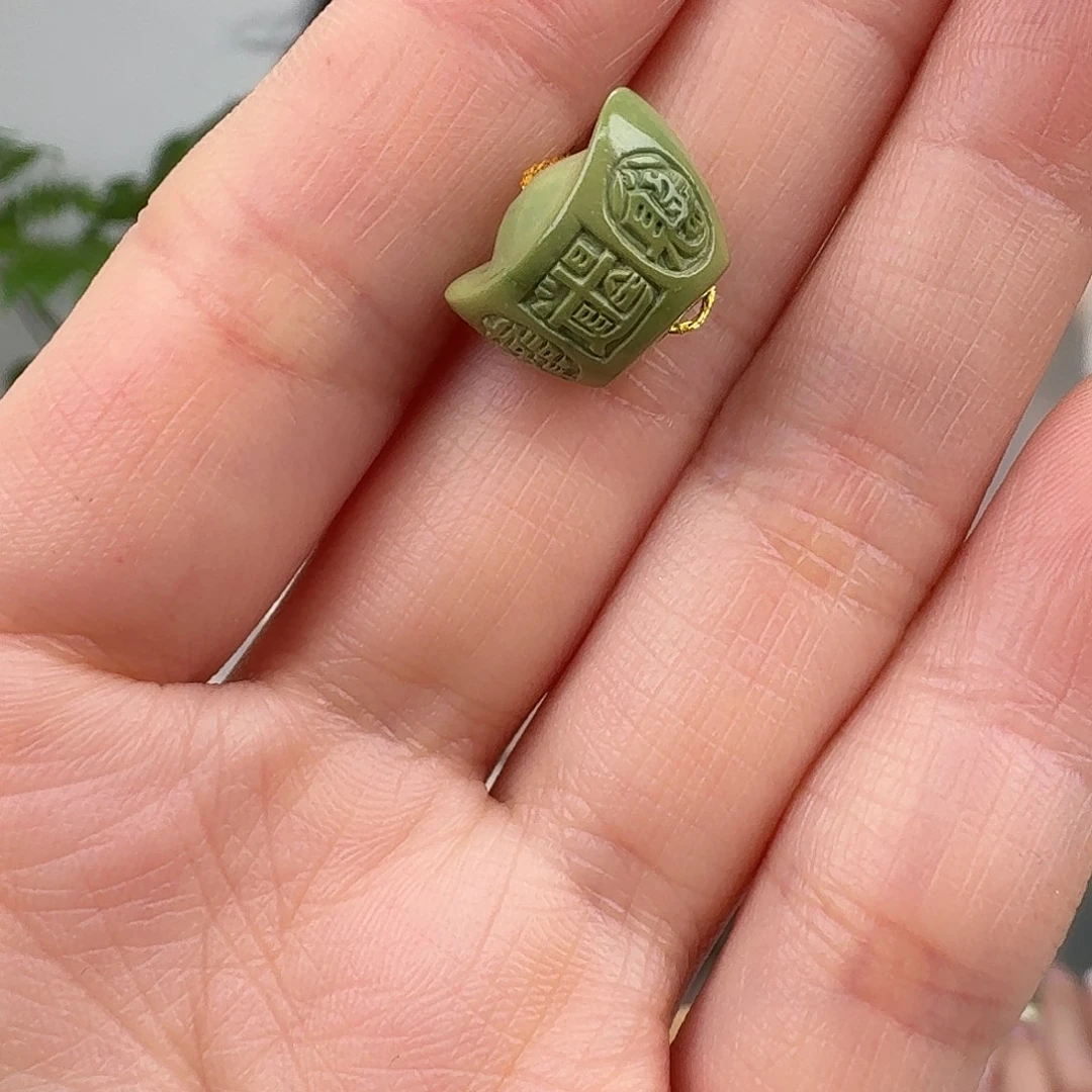 绿松石未镶嵌挂件