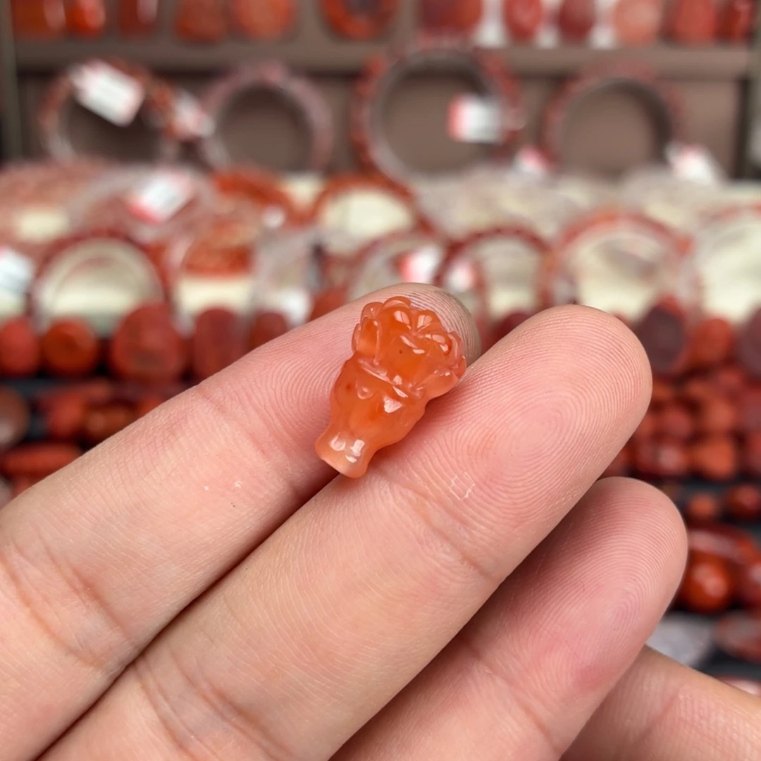 南红玛瑙未镶嵌颈饰莲花三通