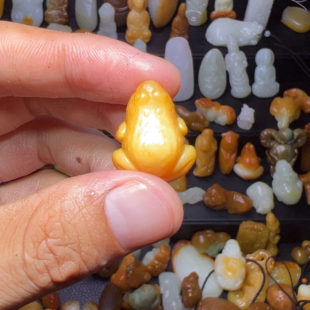 淑***章和田玉未镶嵌颈饰