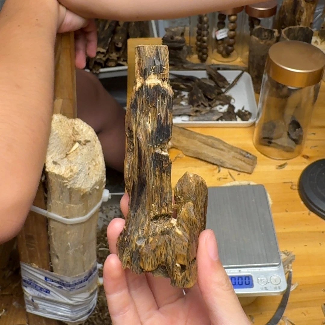 沉香碎屑沉香白棋块料25克