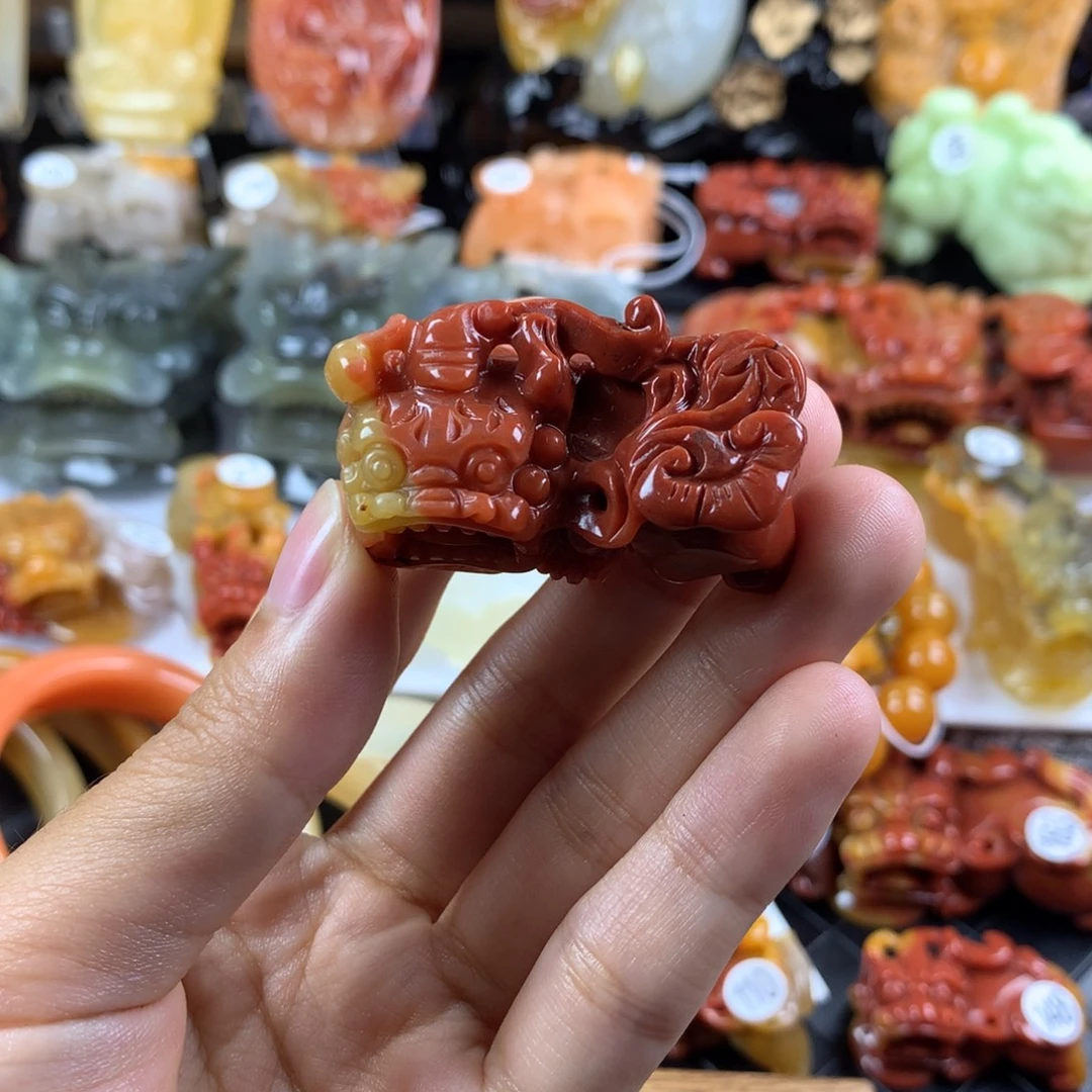 未镶嵌石英质玉（黄龙玉）挂件