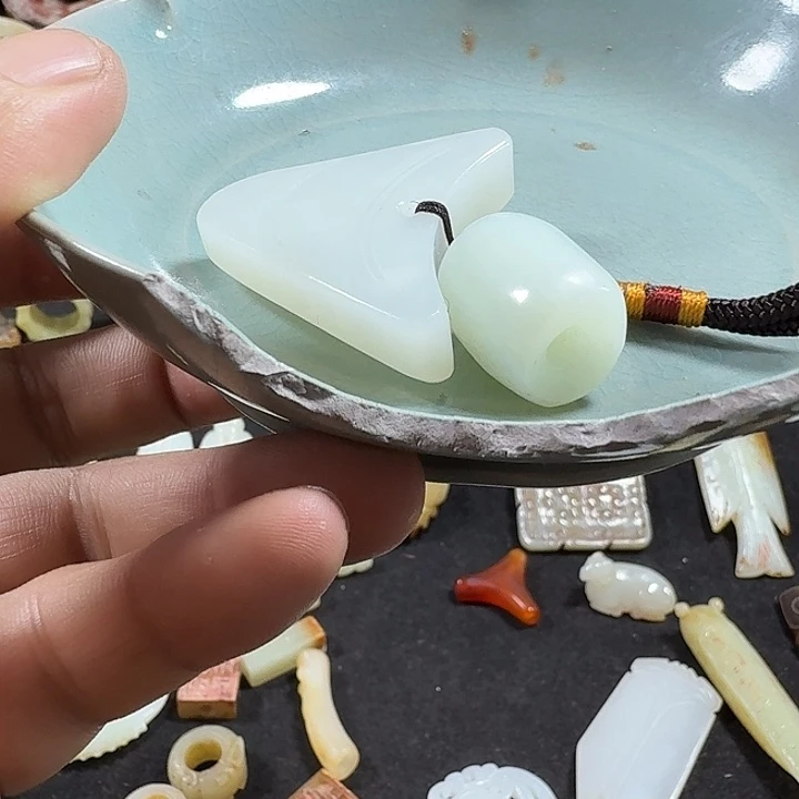 明***山摆件瓷玉111111111111111111