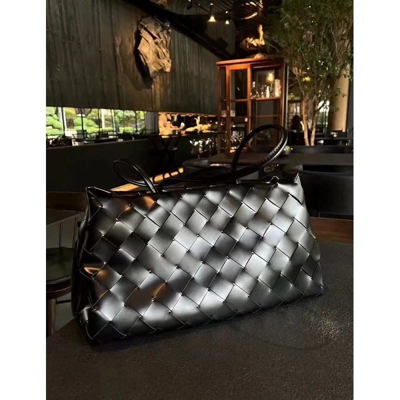 小众真皮托特包2025新款黑色高级感手工牛皮编织大包女极简单肩包