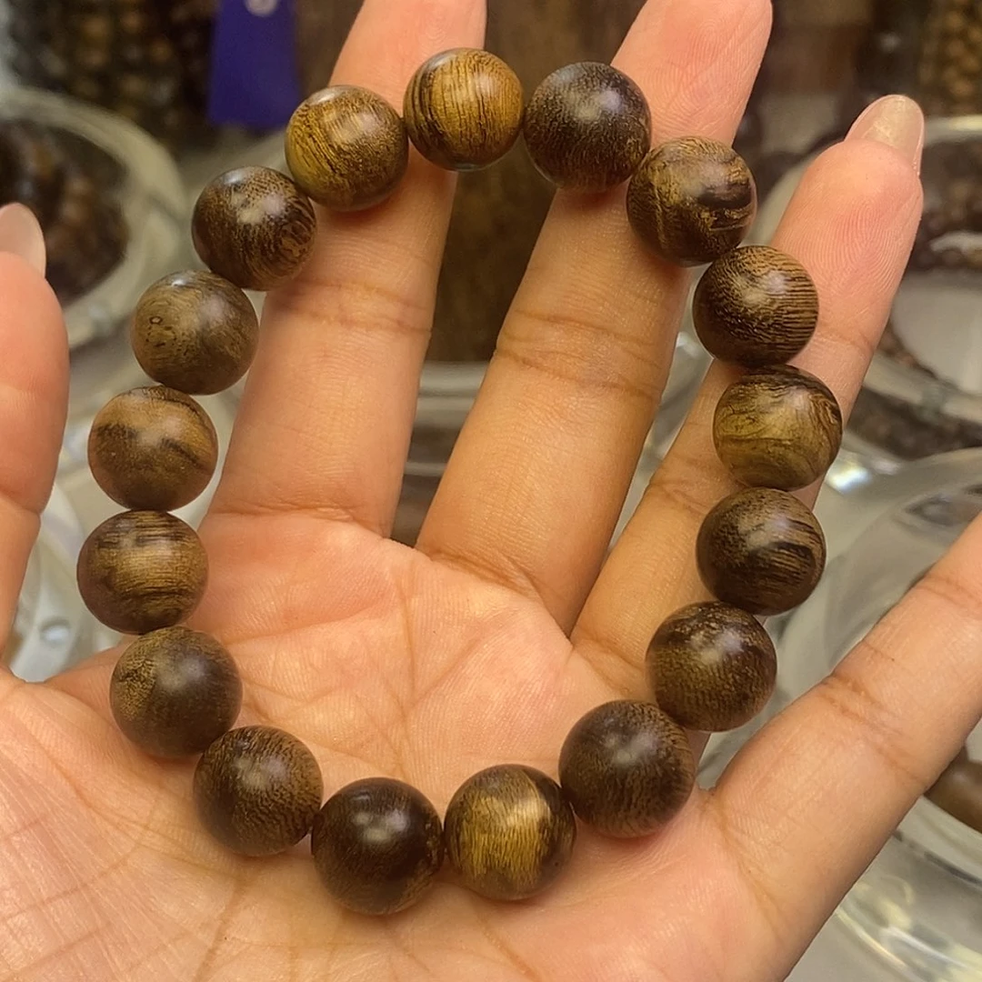 沉香手串越南白棋漏疤