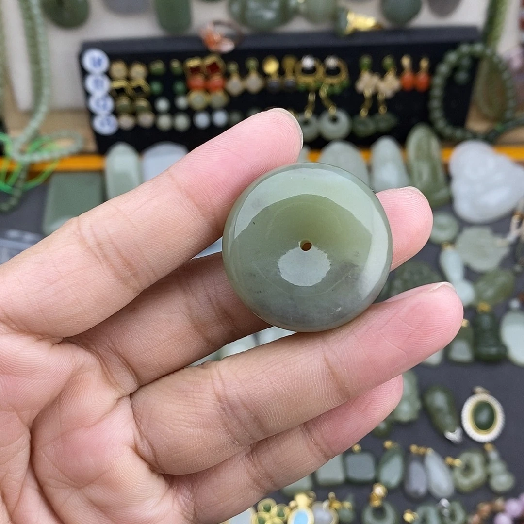 和田玉未镶嵌吊坠(不含链)