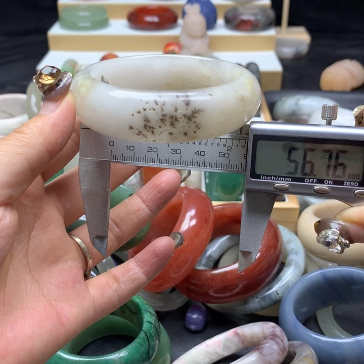 未镶嵌手镯石英质玉