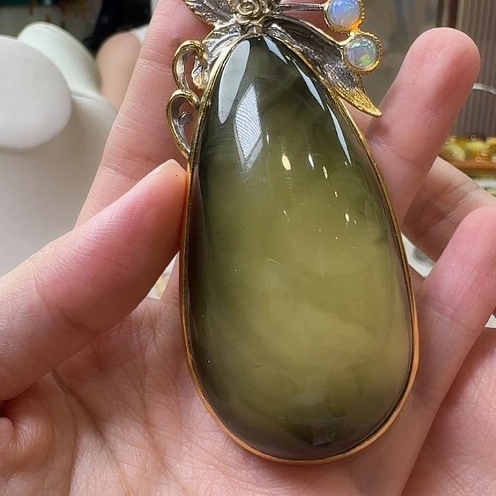 琥珀未镶嵌颈饰吊坠