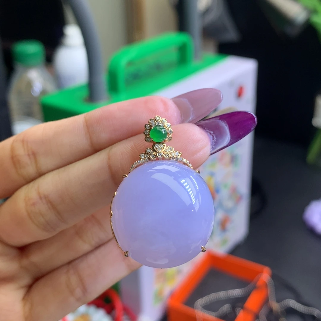 翡翠18K金镶嵌颈饰