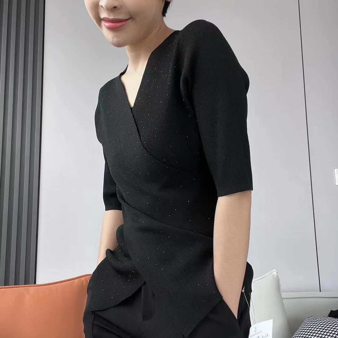 名港M2239【夏季新款】纯色v领时尚显瘦百搭烫钻满天星打底针织衫