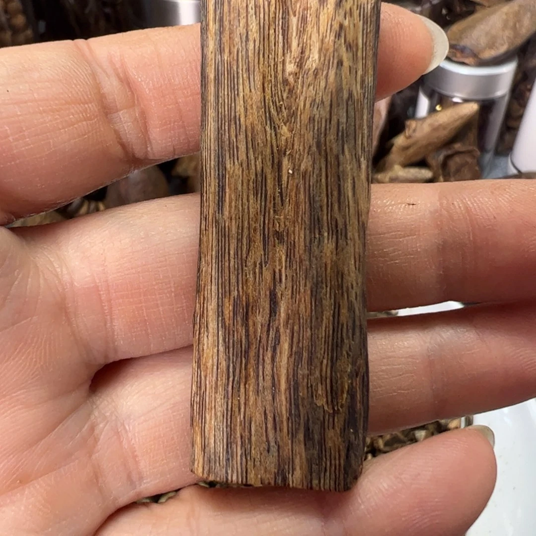 沉香沉香碎屑奇楠无事牌6.7克