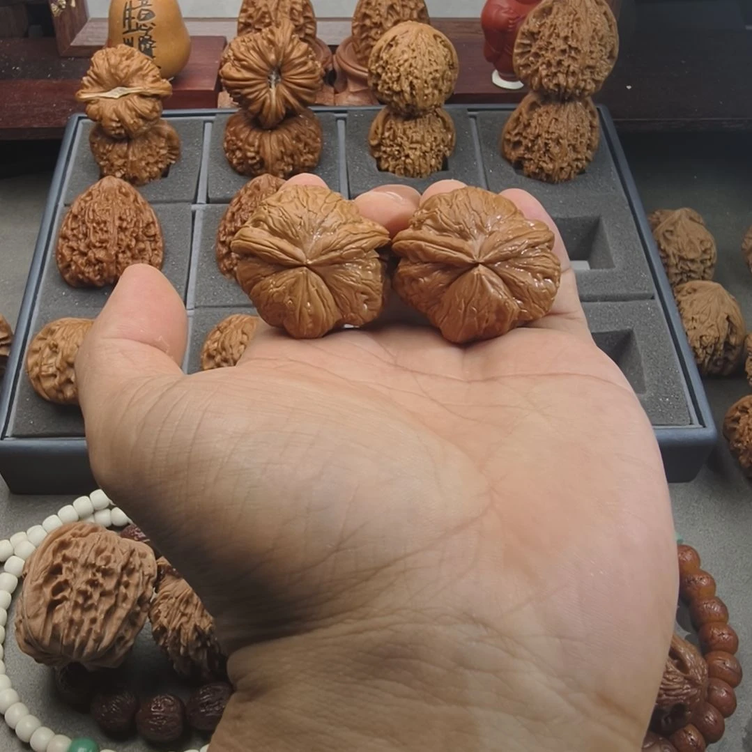 文玩核桃吊坠39独占鳌头