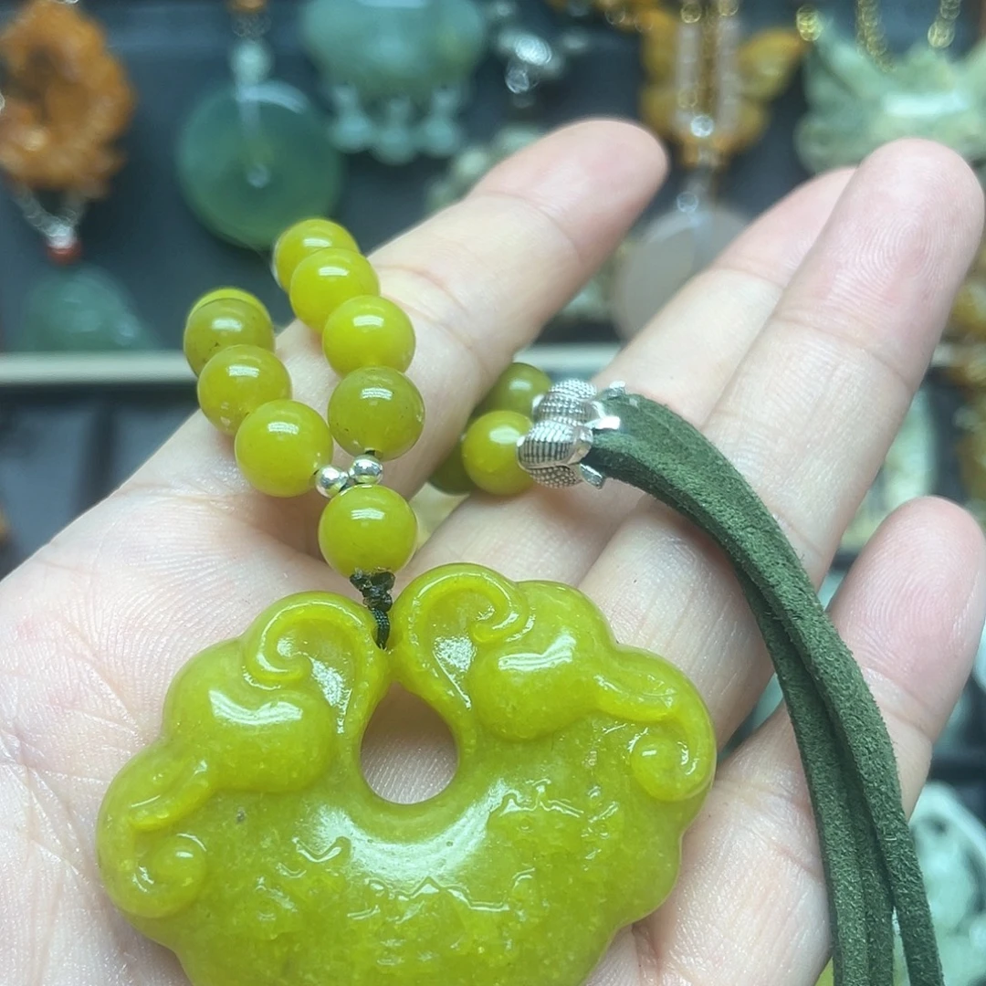 蛇纹石玉未镶嵌颈饰