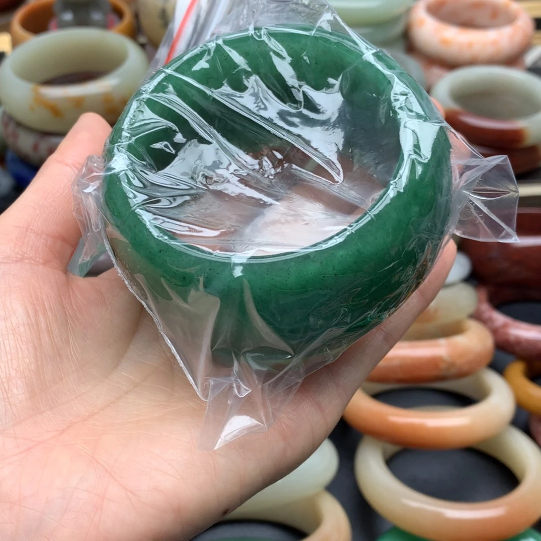 石英岩玉手镯未镶嵌小*菊