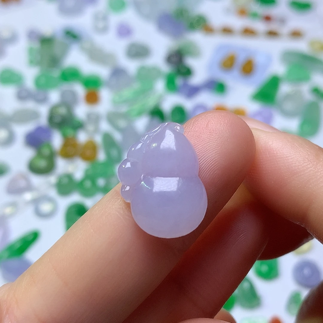 翡翠未镶嵌颈饰葫芦