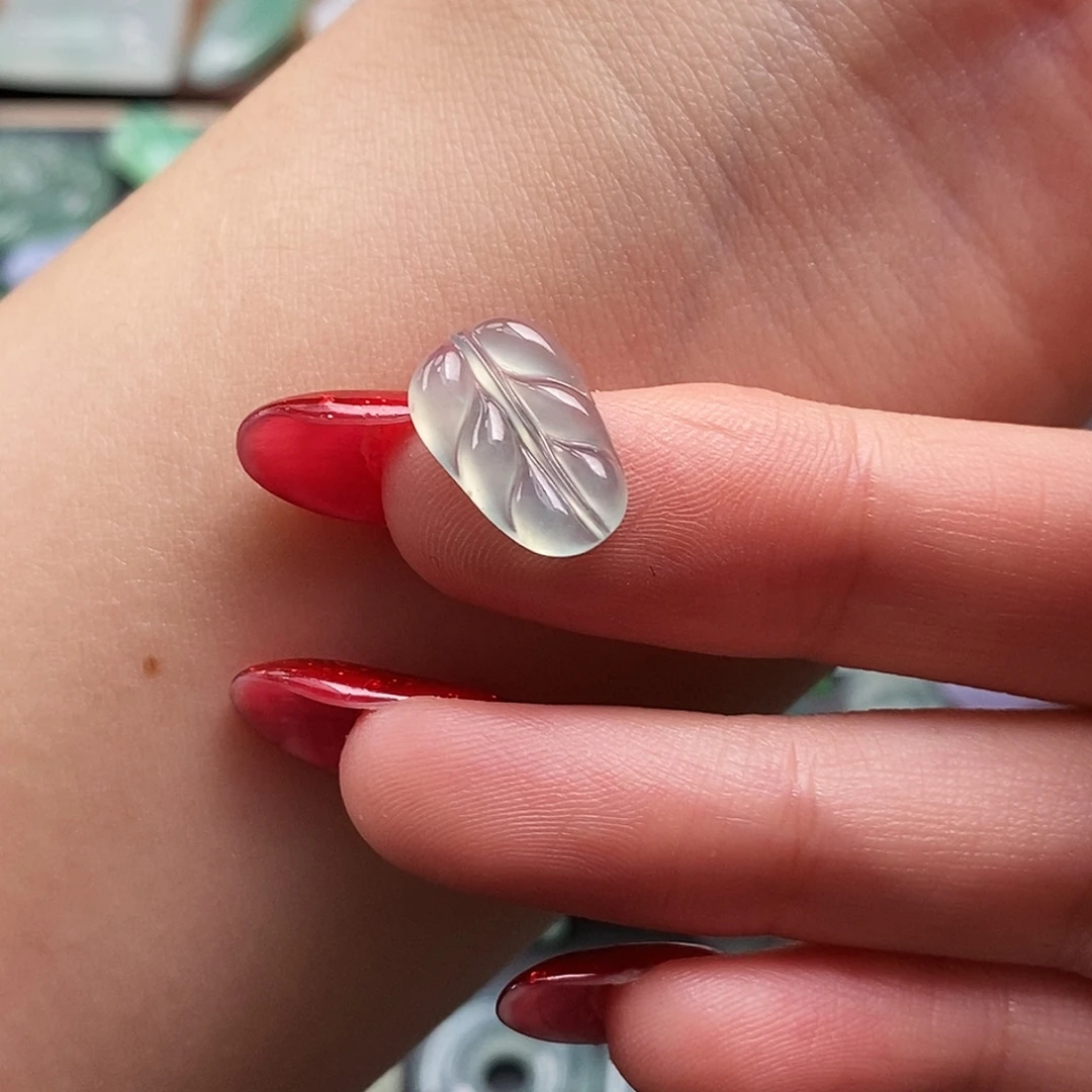 翡翠未镶嵌颈饰叶子