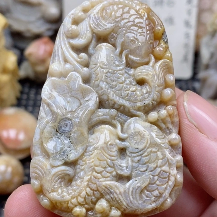 颈饰未镶嵌硅化珊瑚（珊瑚玉）有瑕